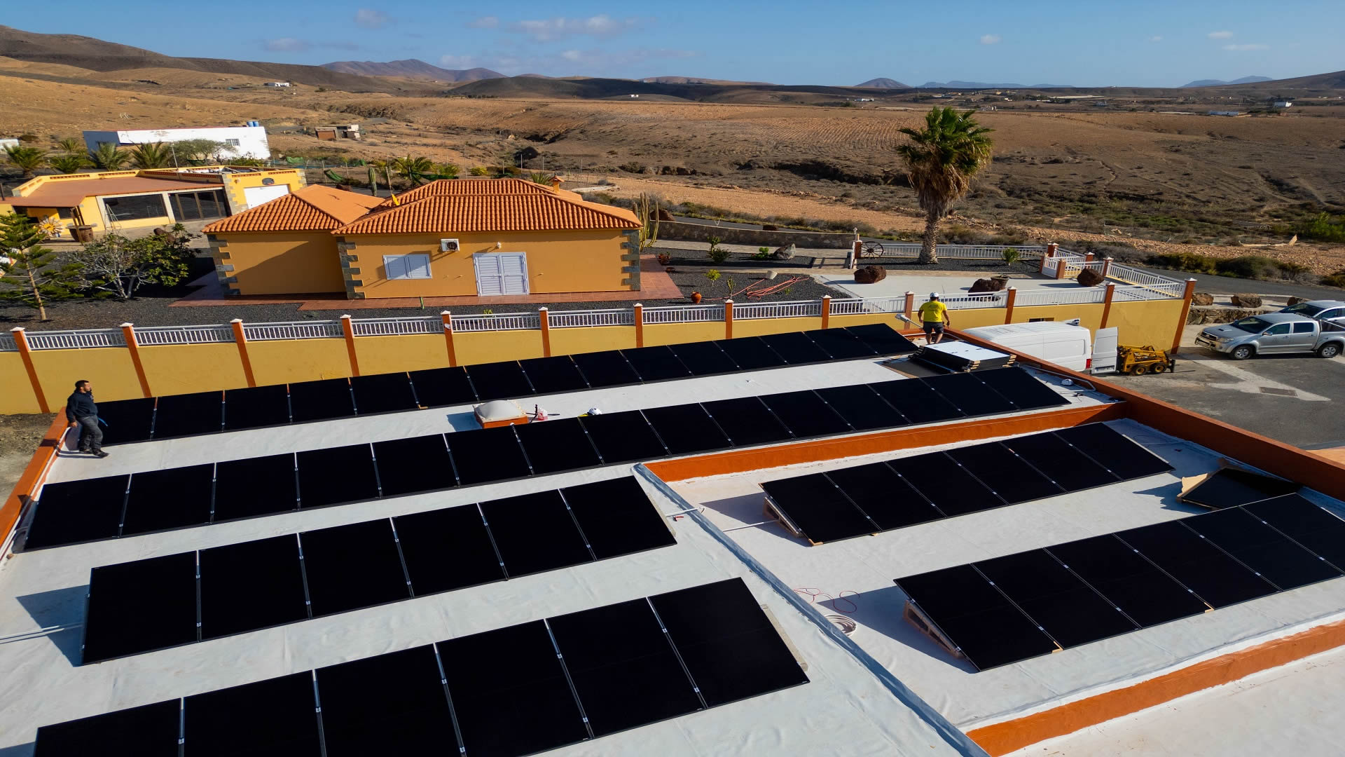 Progetto di generazione di energia fotovoltaica per una fattoria ecologica in Spagna