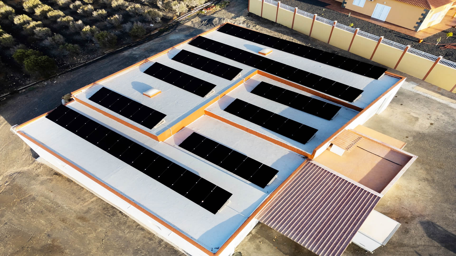 Progetto di generazione di energia fotovoltaica per una fattoria ecologica in Spagna 